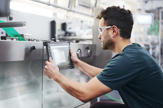 Syntegon-for-better-numbers-we-recommend-ones-and-zeros